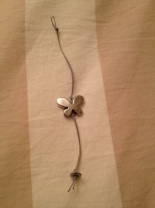 Bracciale grigio con farfalla # B.3