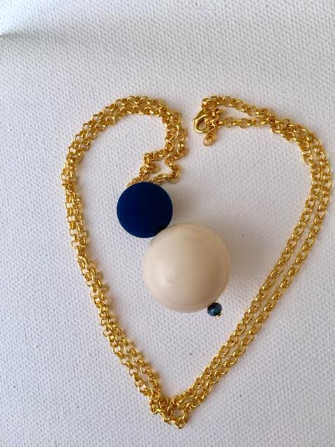 long_necklace_blue_gold